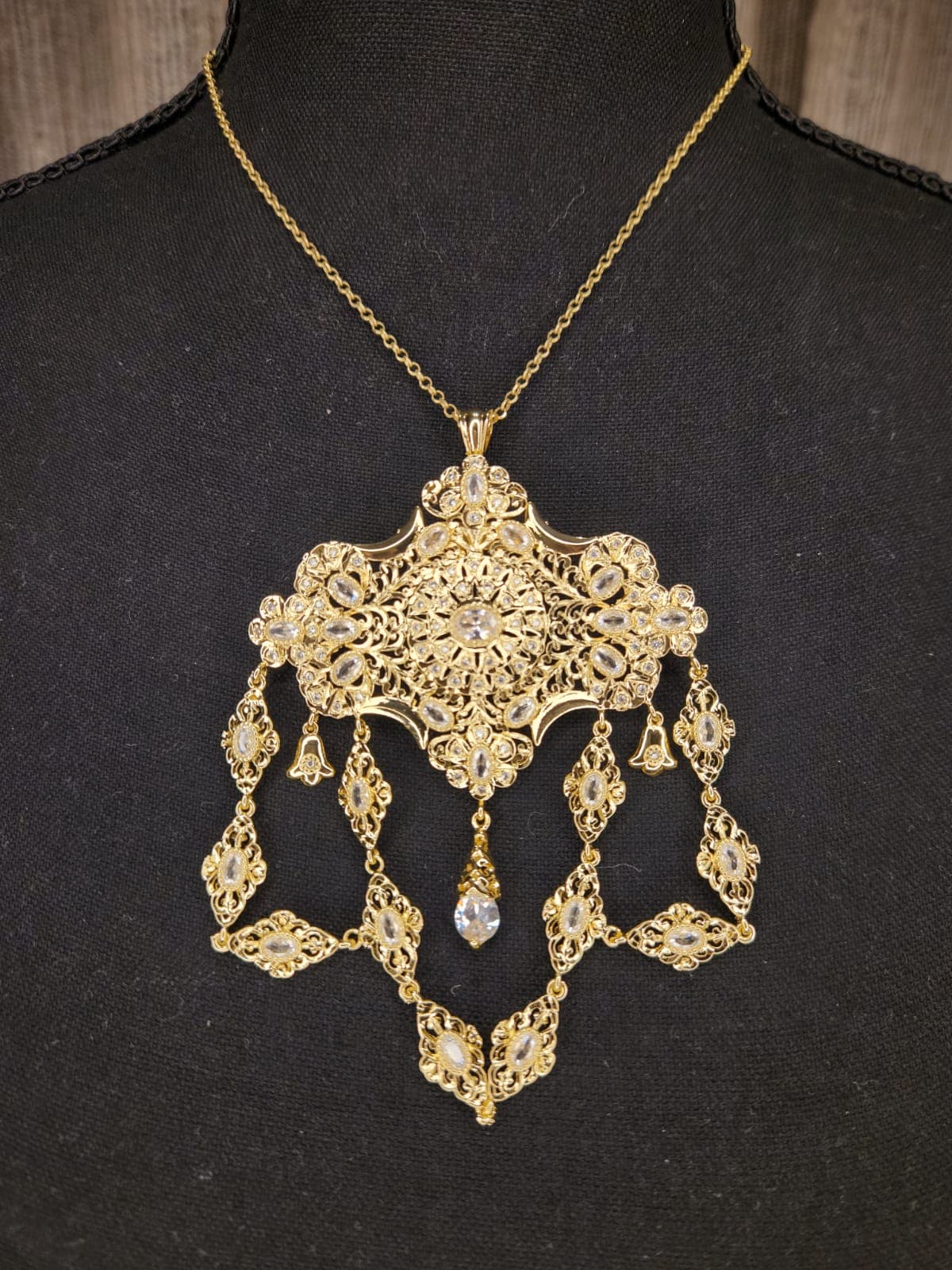 MALIKA BROOCH / PENDANT