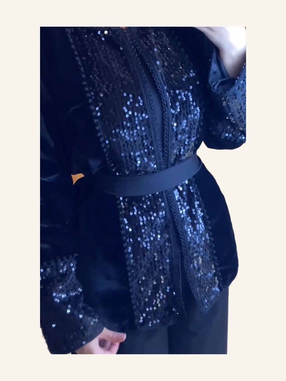 La veste noire brillante